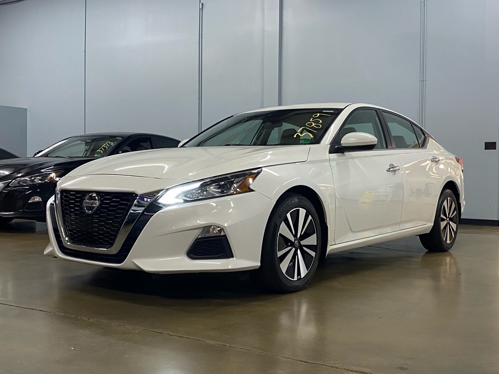 2022 Nissan Altima SV's photo