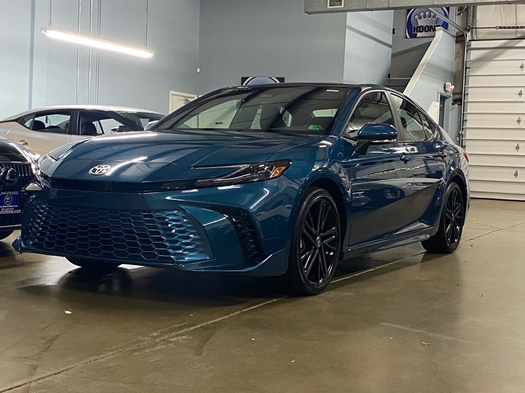 2025 Toyota Camry LE's photo