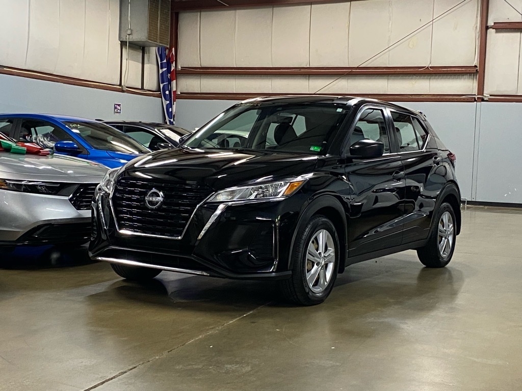 2022 Nissan Kicks S's photo
