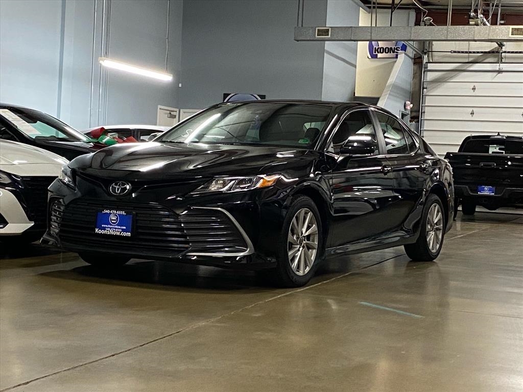 2024 Toyota Camry LE's photo