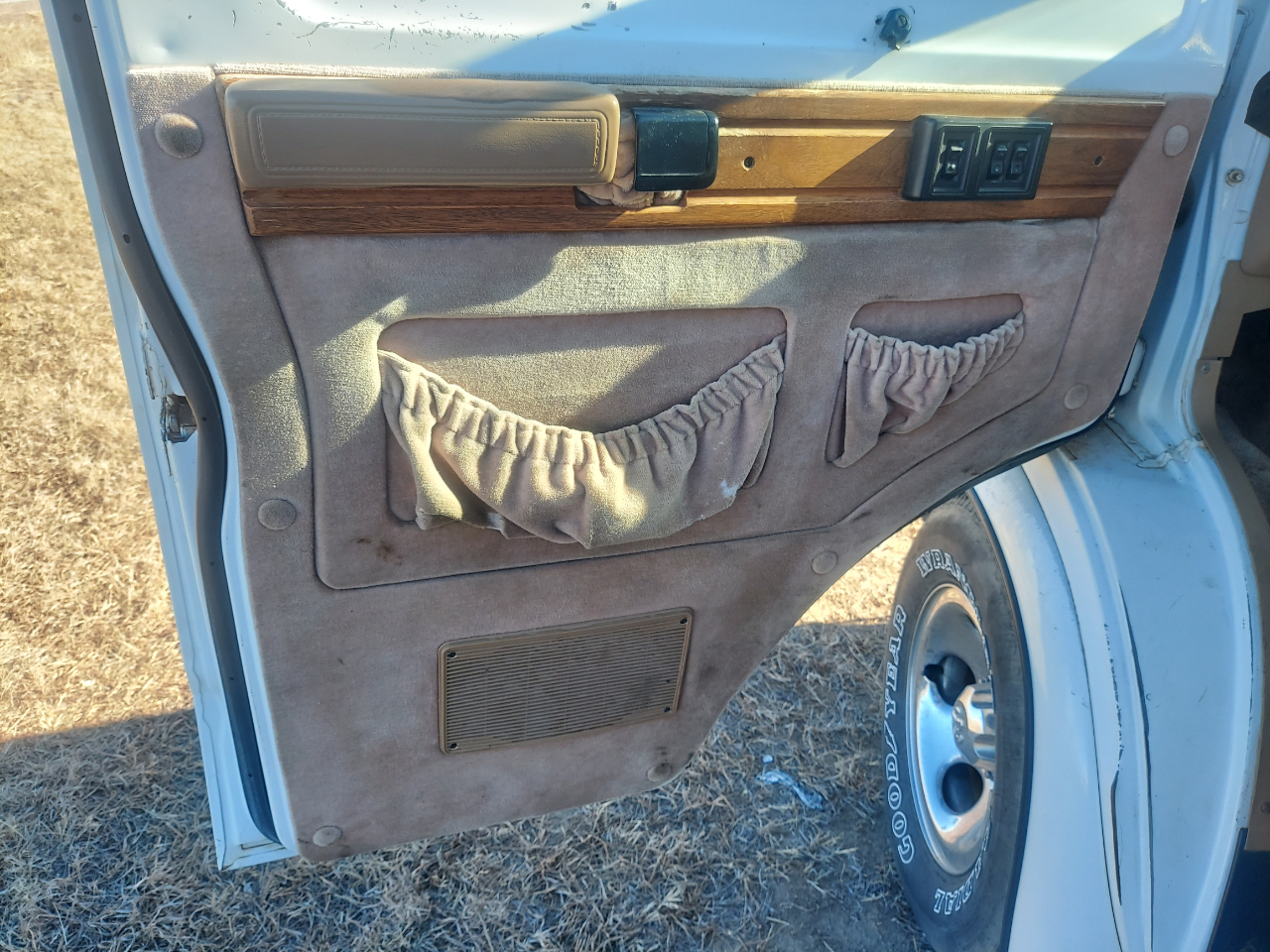 Dodge Ram Van 2500 109" WB 1996