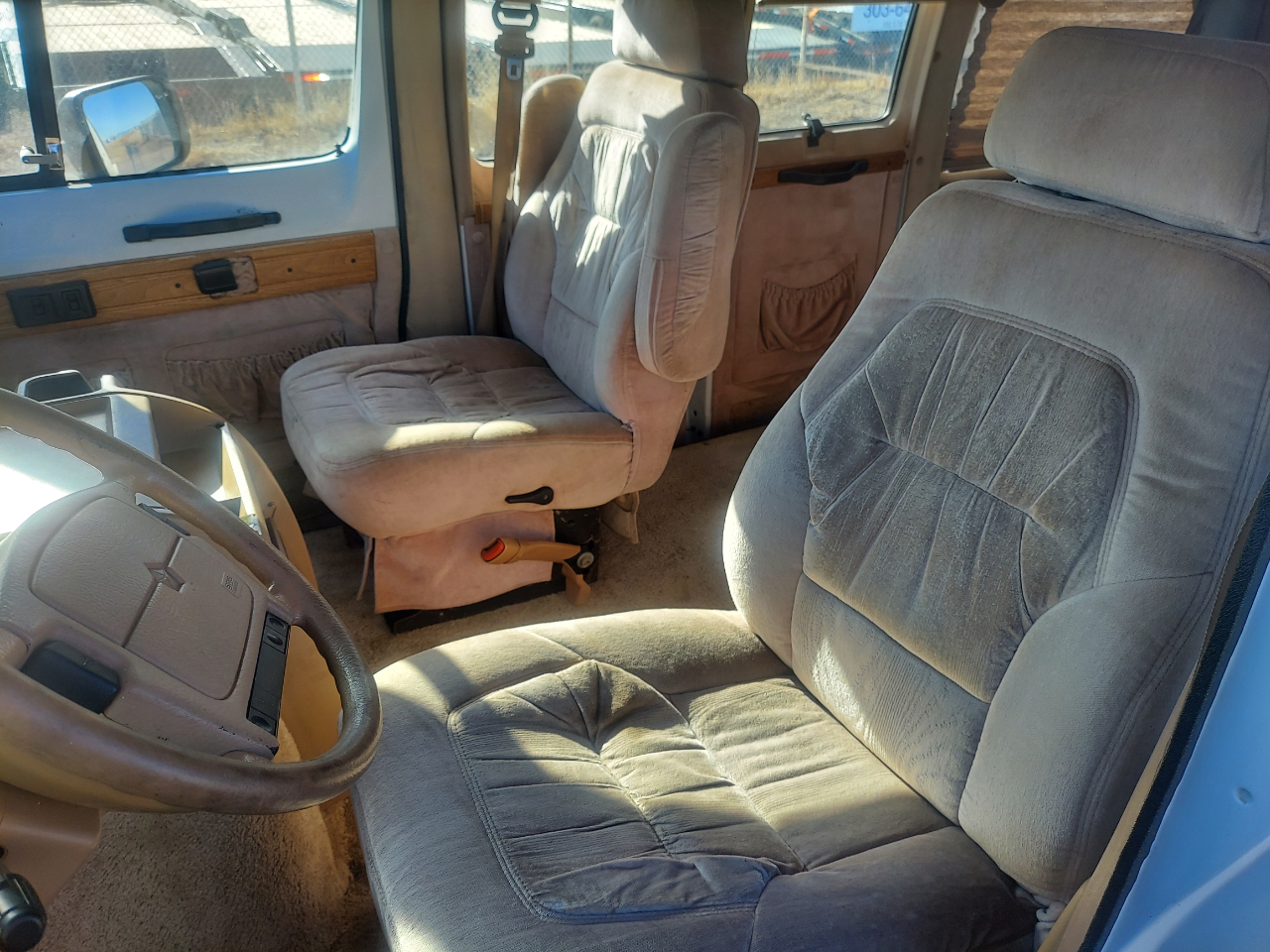 Dodge Ram Van 2500 109" WB 1996