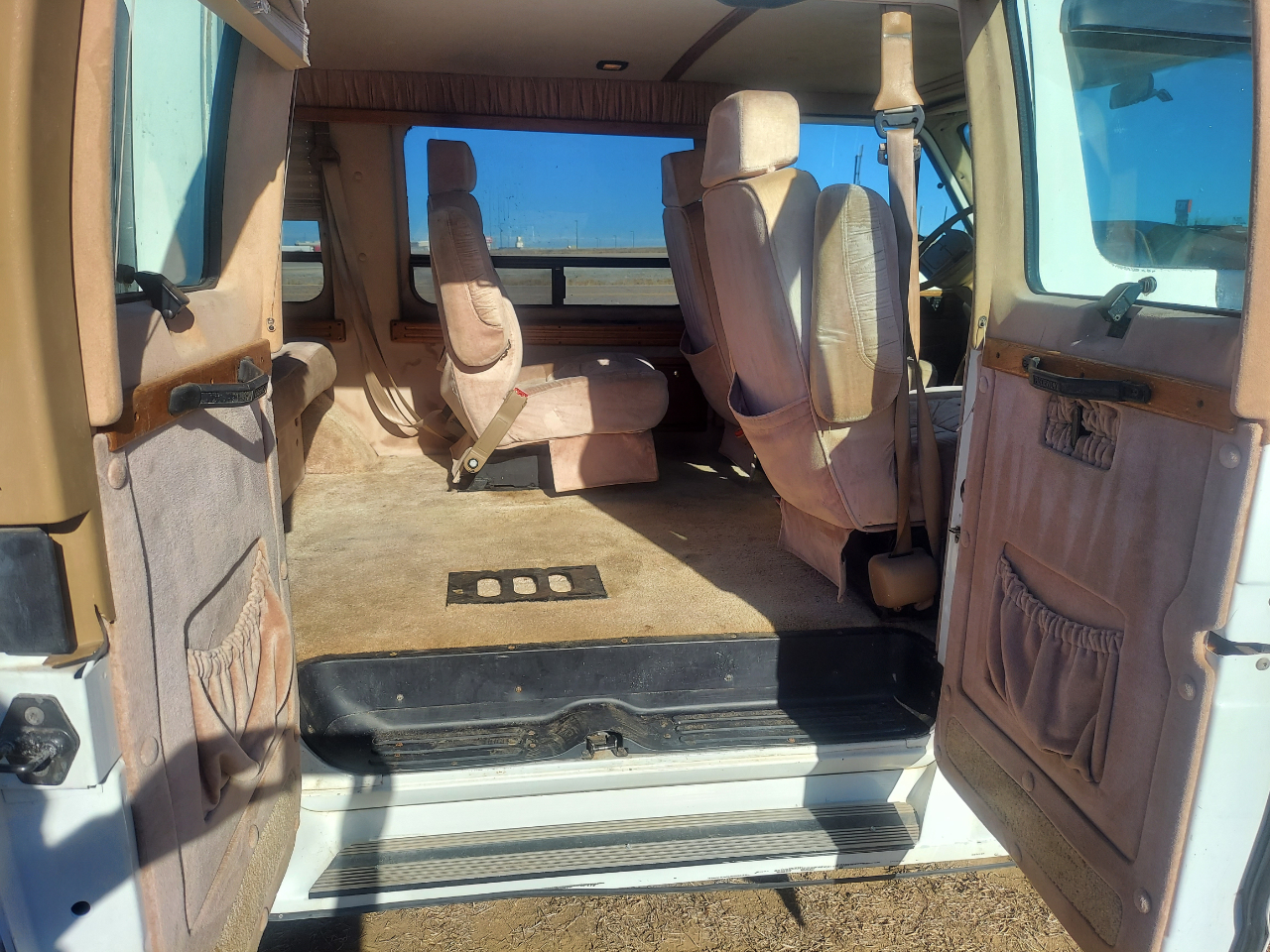 Dodge Ram Van 2500 109" WB 1996