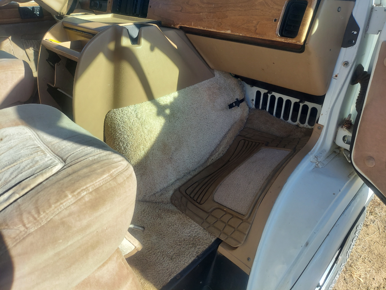 Dodge Ram Van 2500 109" WB 1996