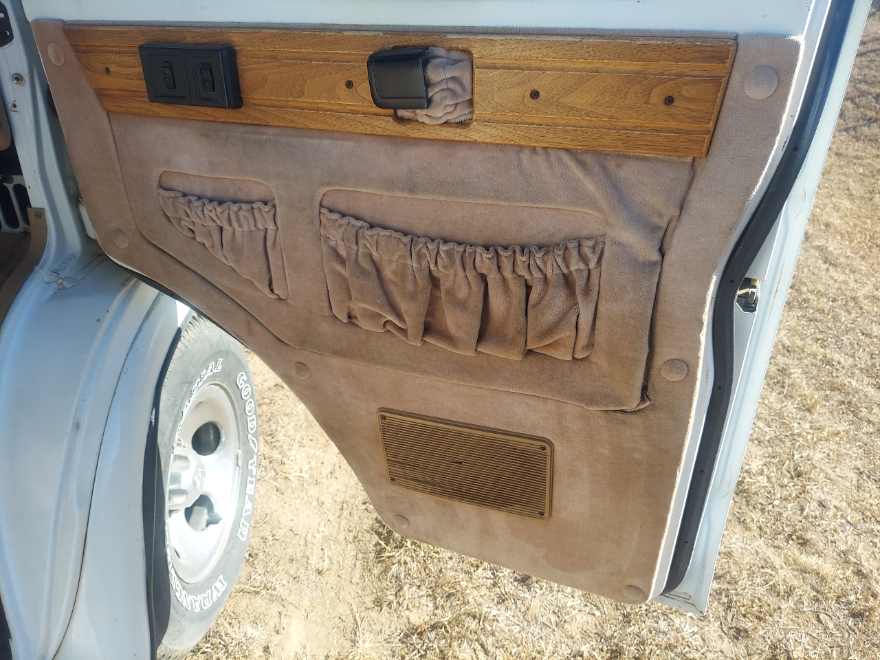 Dodge Ram Van 2500 109" WB 1996