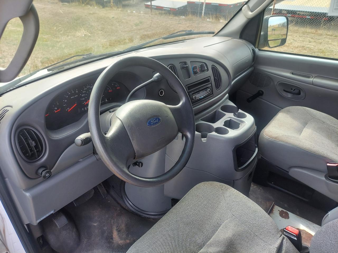 Ford Econoline Cargo Van E-250 2004