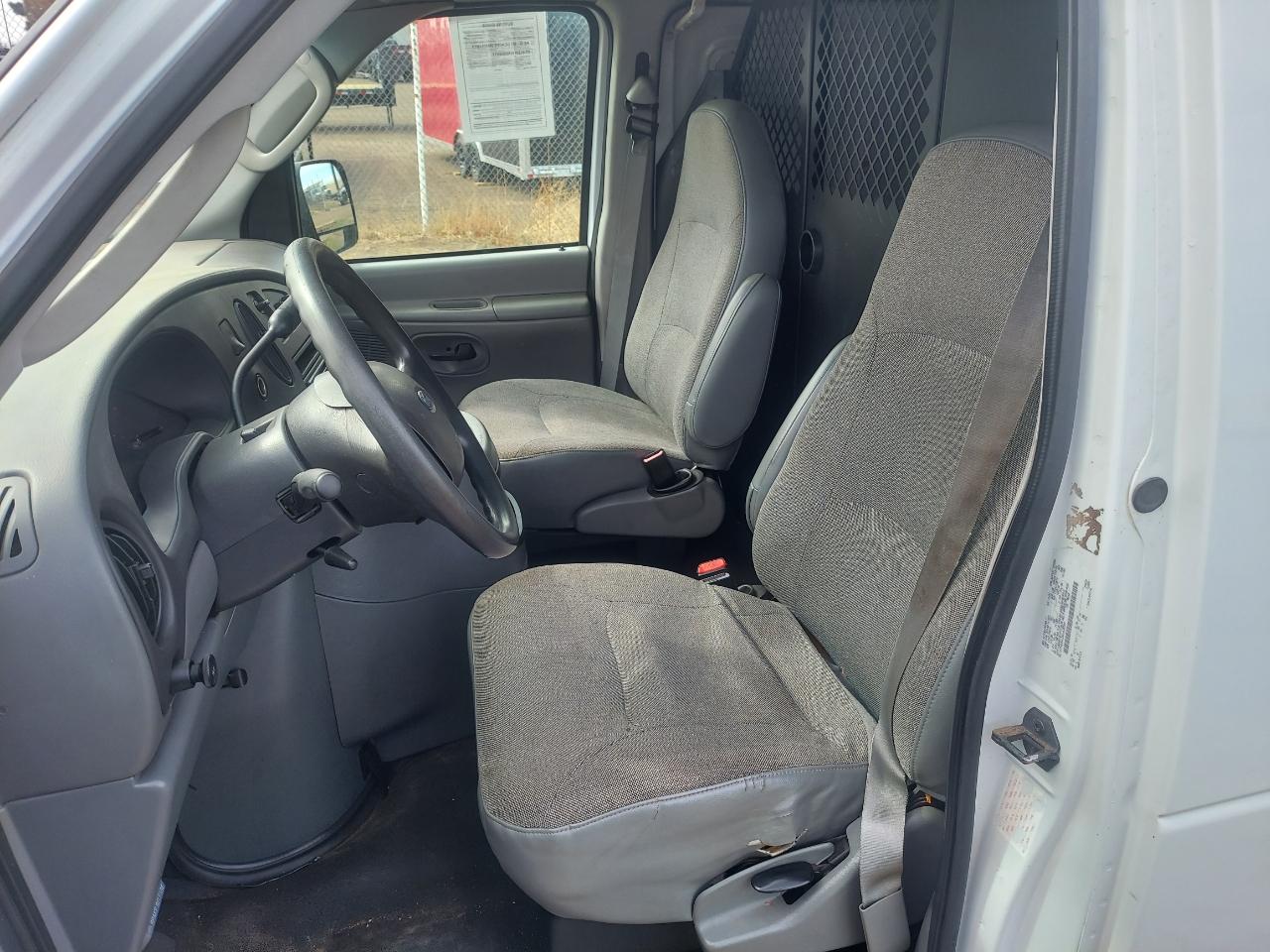 Ford Econoline Cargo Van E-250 2004