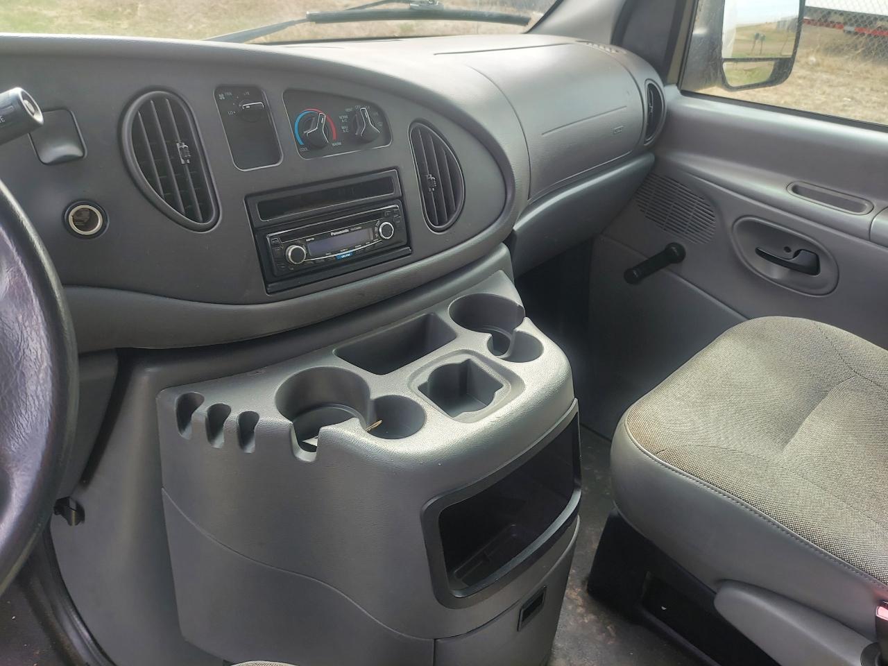 Ford Econoline Cargo Van E-250 2004