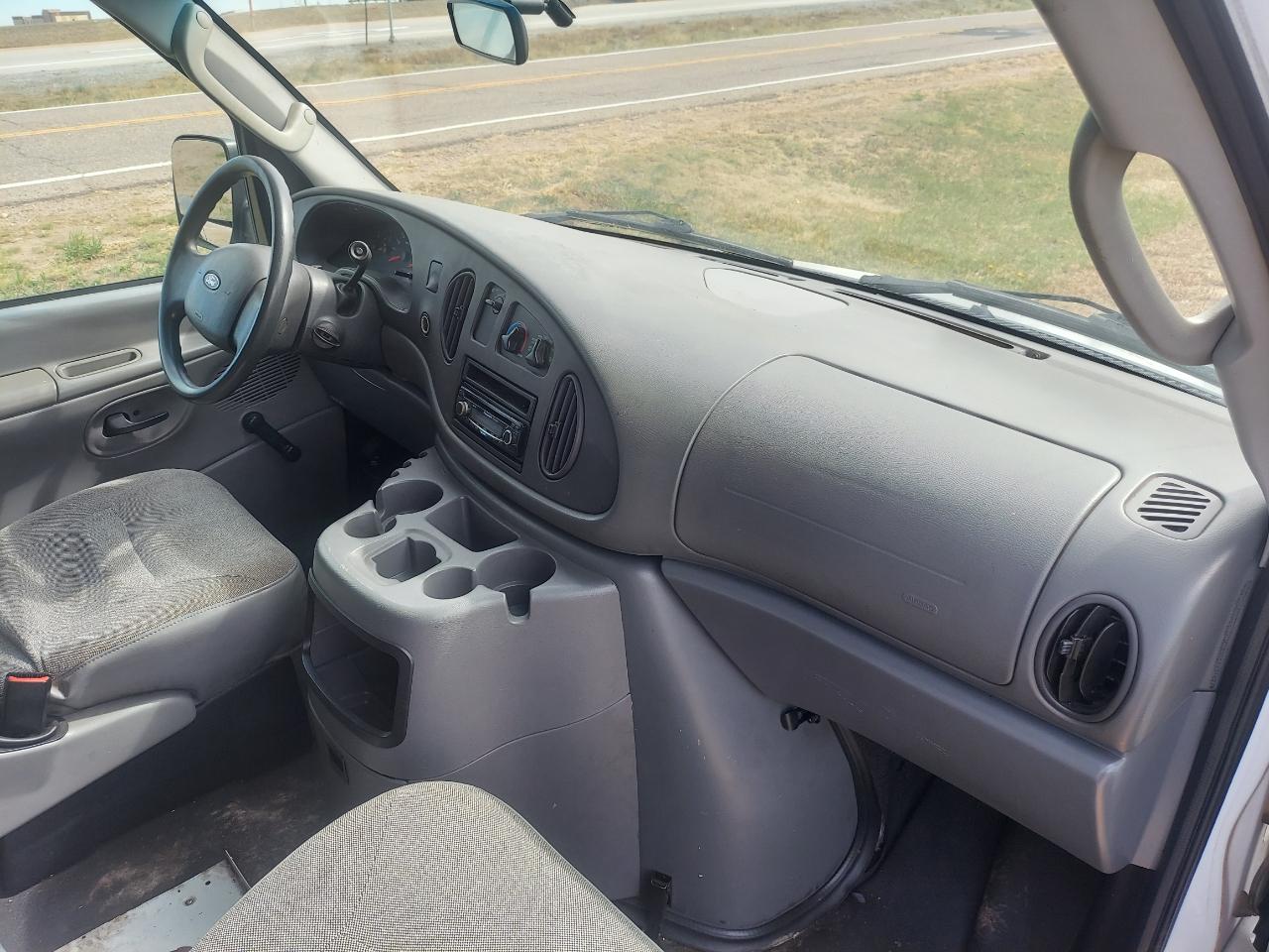 Ford Econoline Cargo Van E-250 2004