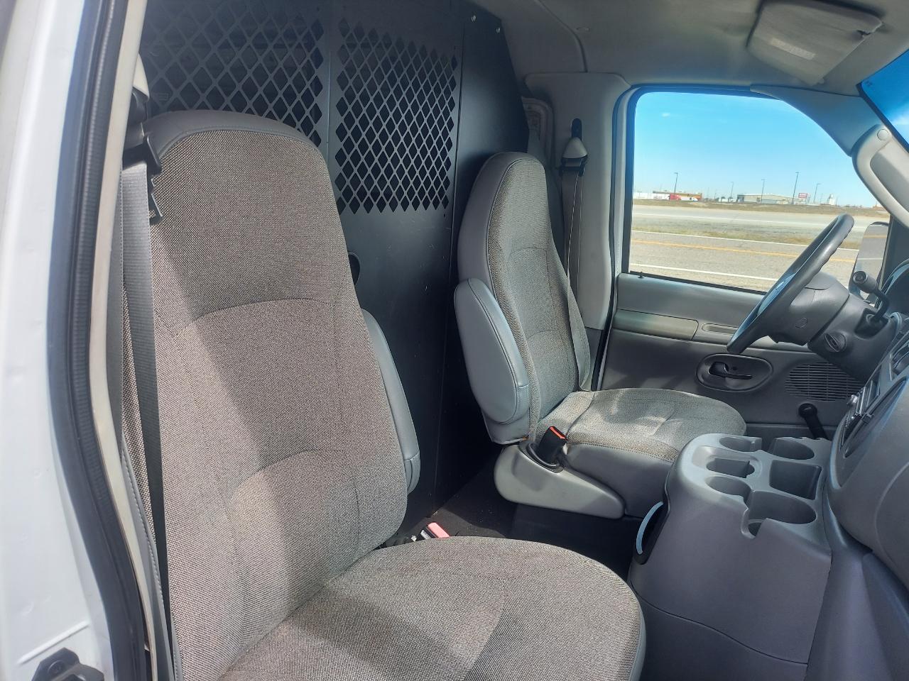 Ford Econoline Cargo Van E-250 2004