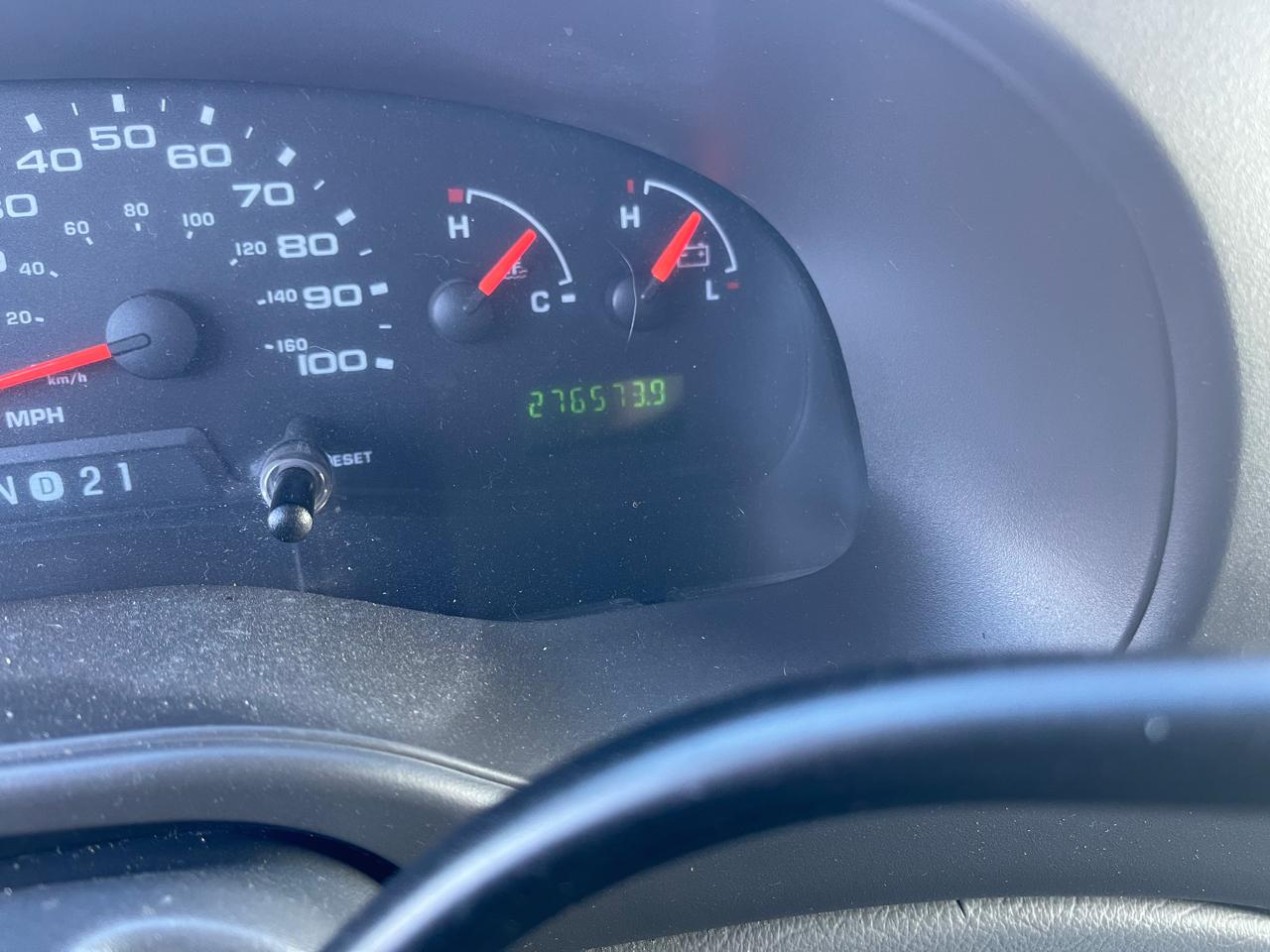 Ford Econoline Cargo Van E-250 2004