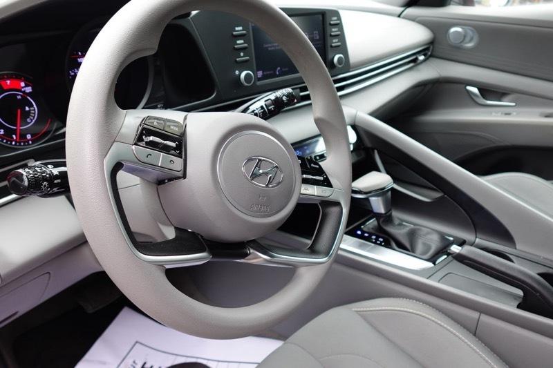 Hyundai Elantra SEL 2022