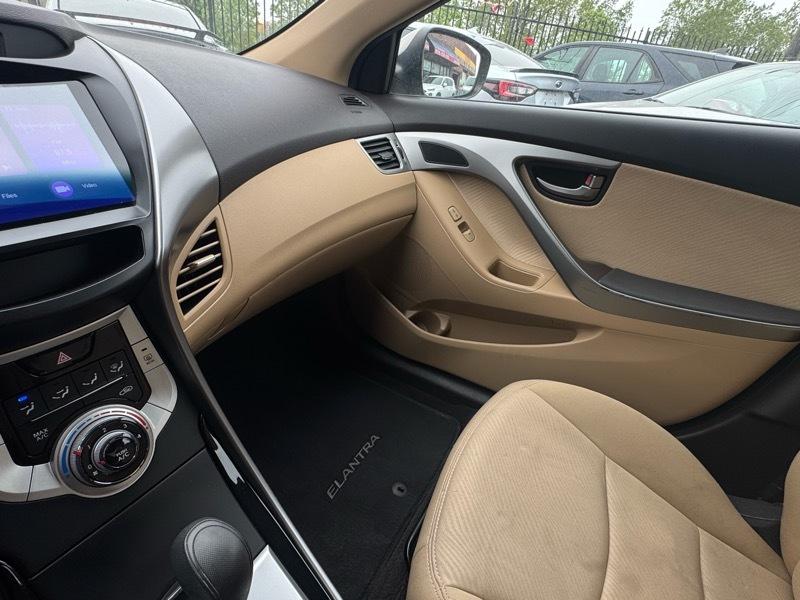 Hyundai Elantra Limited 2012