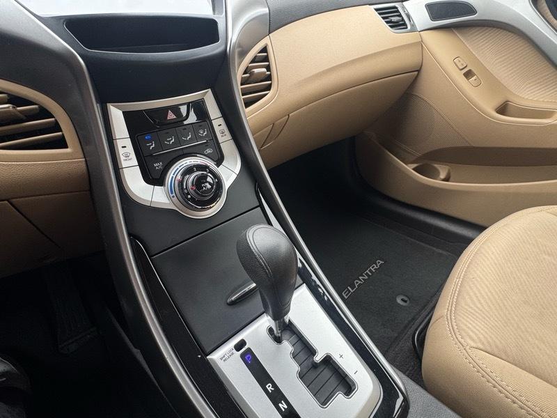 Hyundai Elantra Limited 2012
