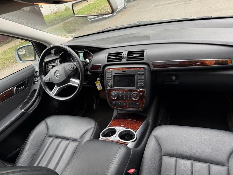 Mercedes-Benz R-Class R350 4MATIC w/ 3rd Row 2010