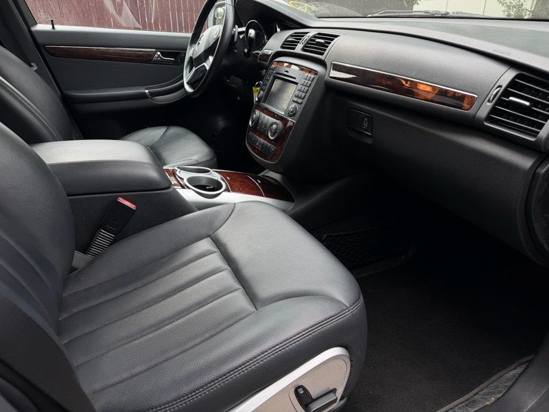 Mercedes-Benz R-Class R350 4MATIC w/ 3rd Row 2010