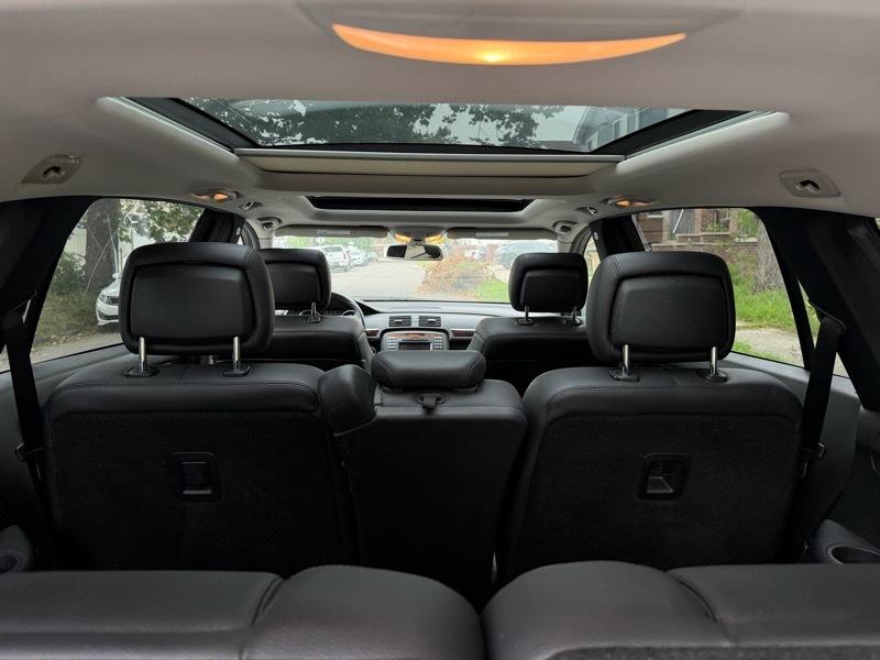 Mercedes-Benz R-Class R350 4MATIC w/ 3rd Row 2010