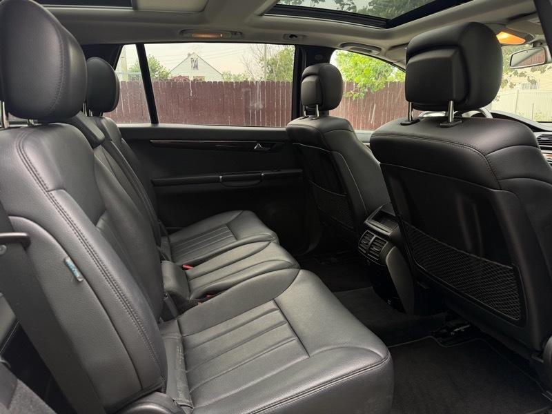 Mercedes-Benz R-Class R350 4MATIC w/ 3rd Row 2010