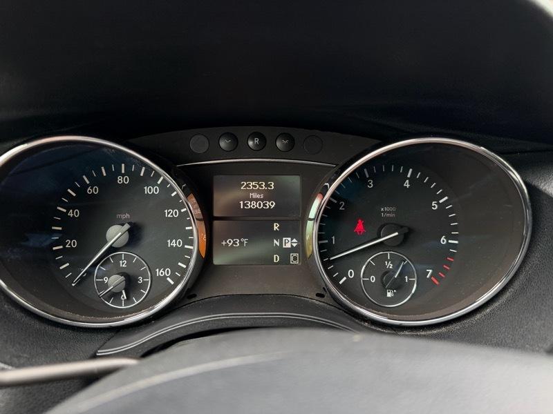 Mercedes-Benz R-Class R350 4MATIC w/ 3rd Row 2010