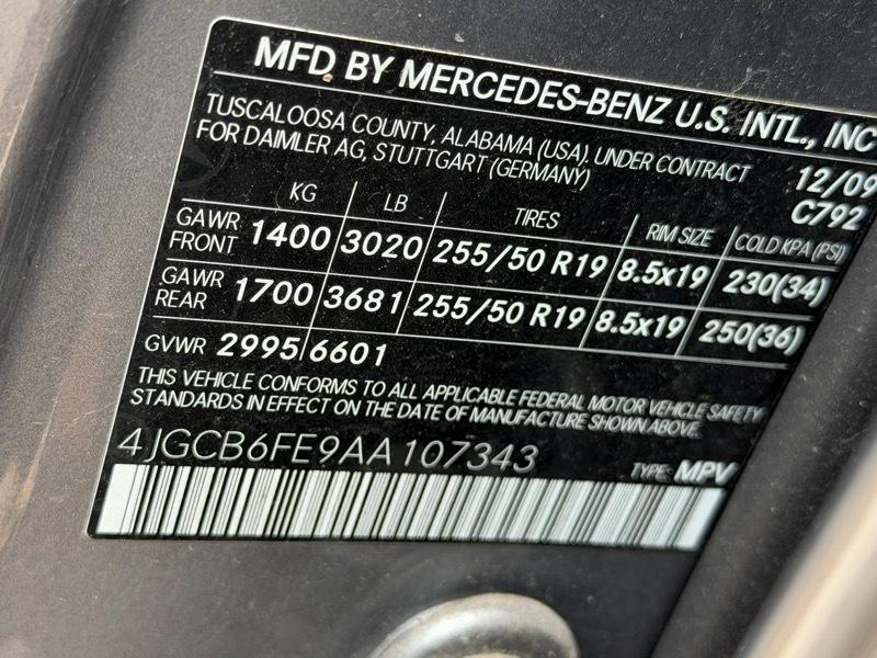 Mercedes-Benz R-Class R350 4MATIC w/ 3rd Row 2010