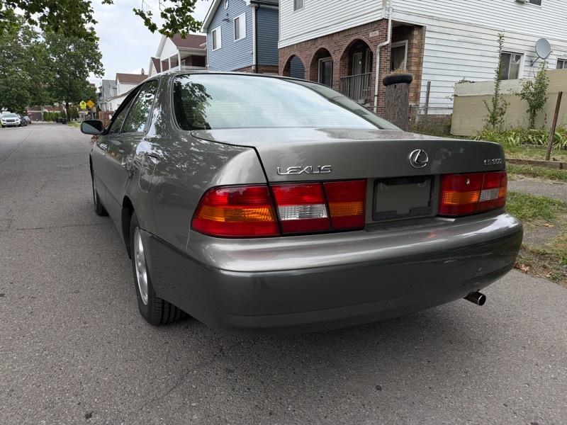 Lexus ES 300 Base 1997