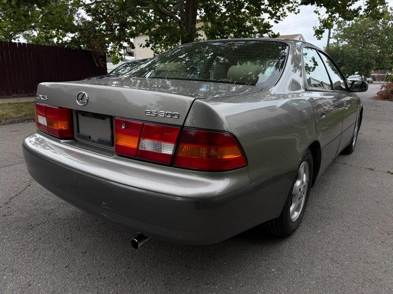 Lexus ES 300 Base 1997