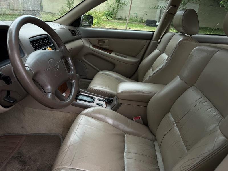 Lexus ES 300 Base 1997