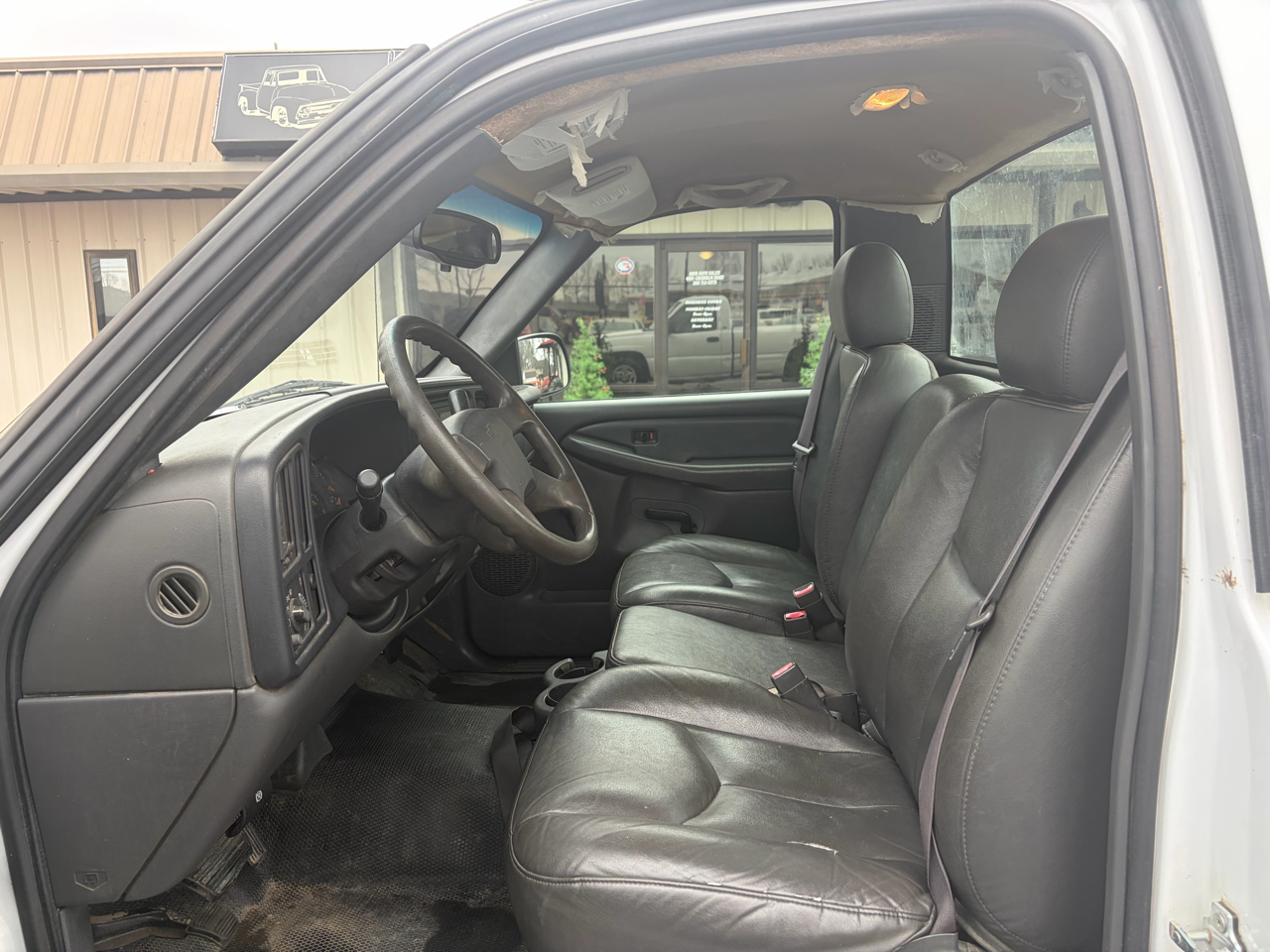 Chevrolet Silverado 1500 Short Bed 2WD 2004