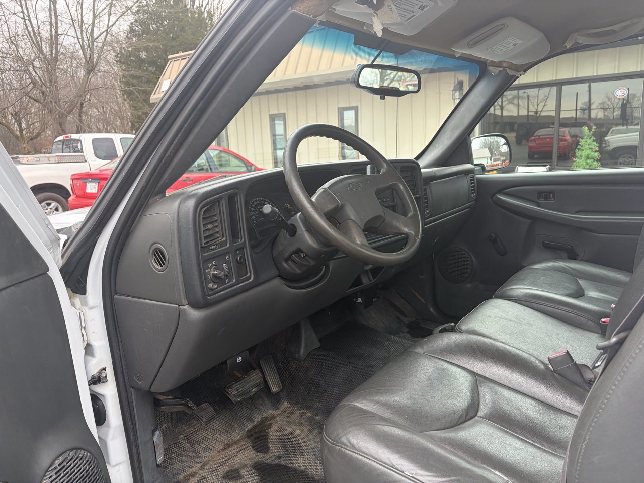 Chevrolet Silverado 1500 Short Bed 2WD 2004