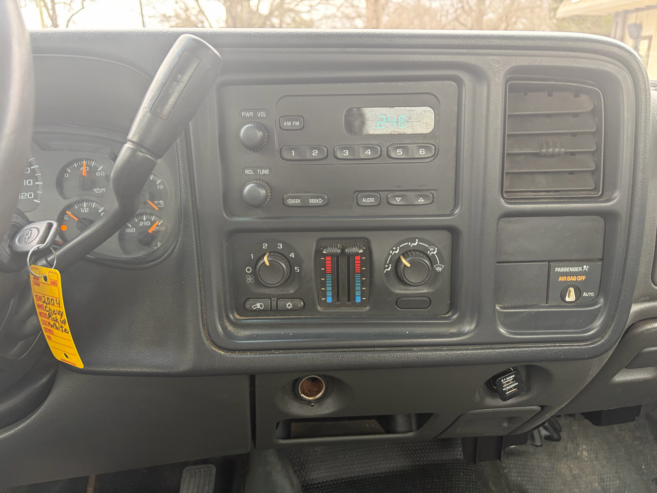 Chevrolet Silverado 1500 Short Bed 2WD 2004