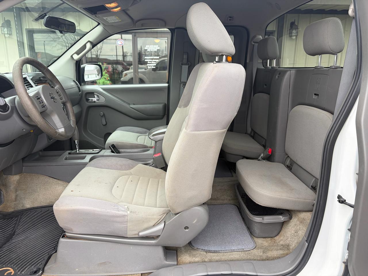 Nissan Frontier SV King Cab I4 5MT 2WD 2014