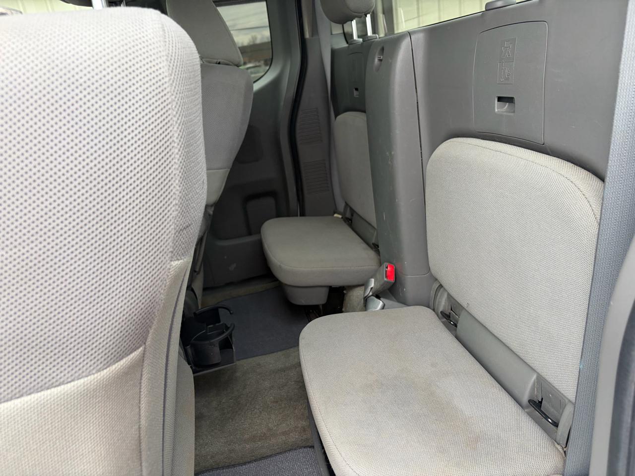 Nissan Frontier SV King Cab I4 5MT 2WD 2014