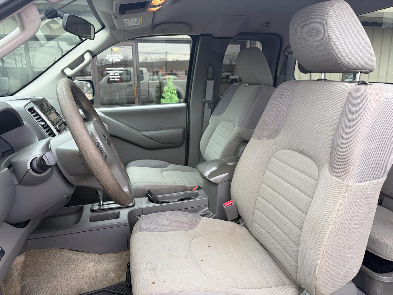 Nissan Frontier SV King Cab I4 5MT 2WD 2014