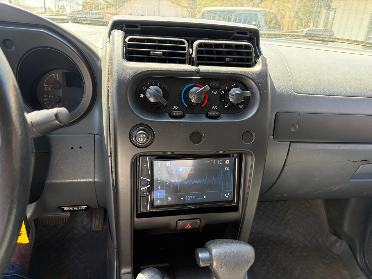 Nissan Frontier XE-V6 Crew Cab 4WD 2002