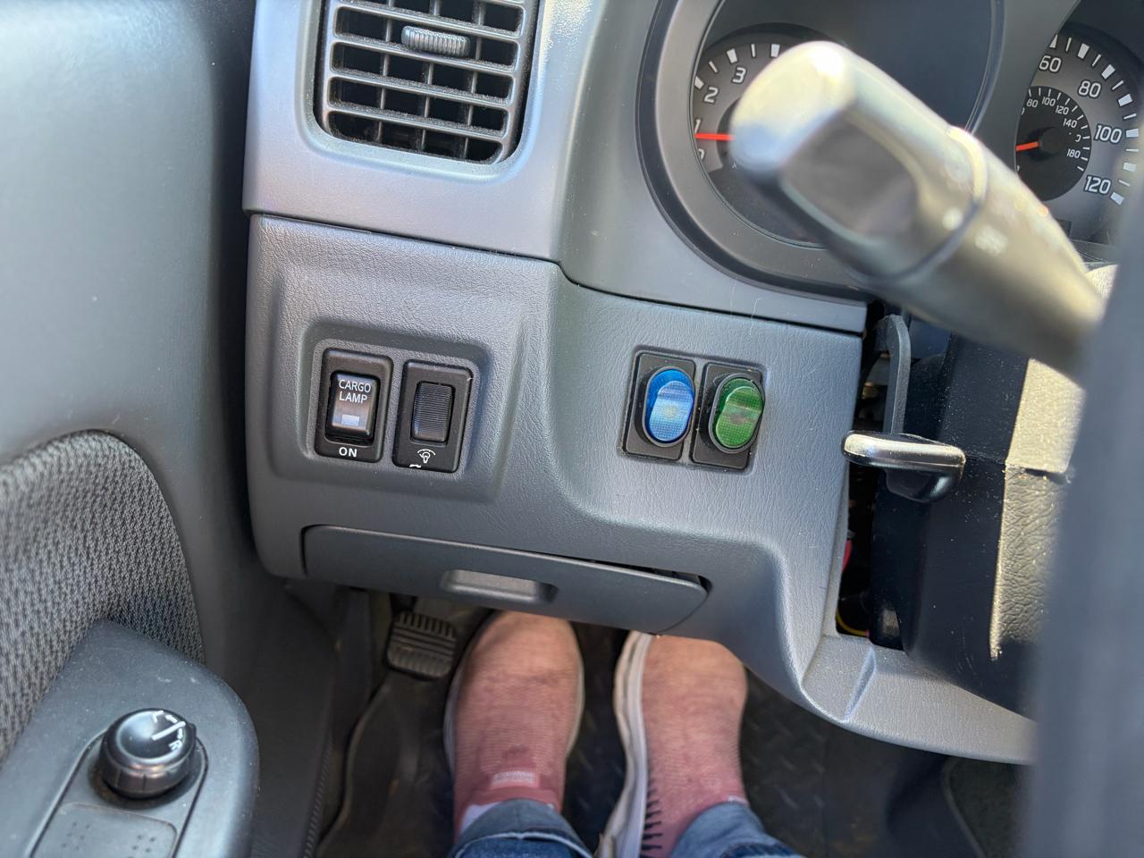 Nissan Frontier XE-V6 Crew Cab 4WD 2002