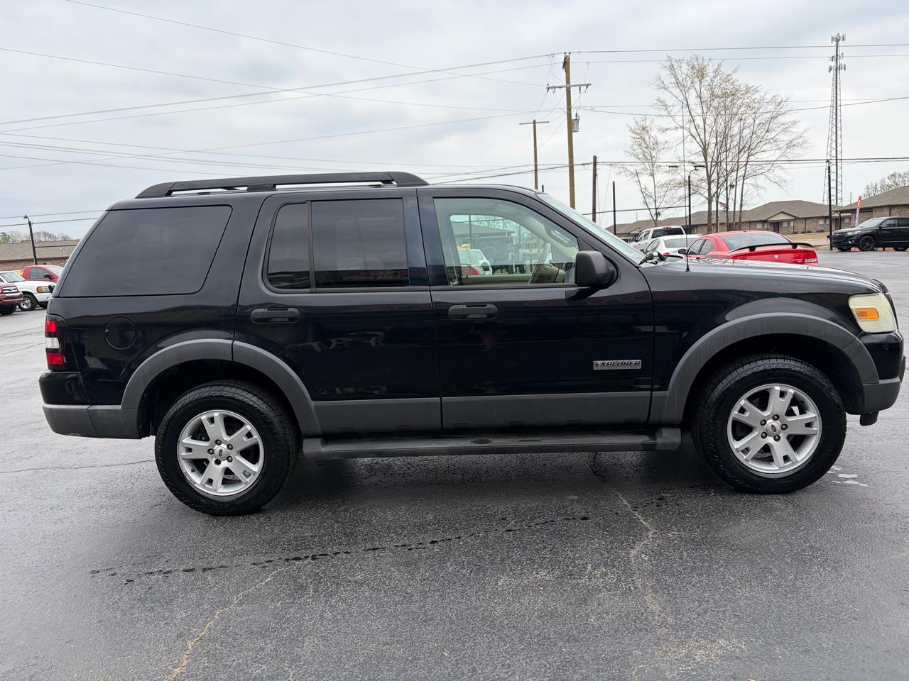 Ford Explorer XLT 4.0L 2WD 2006