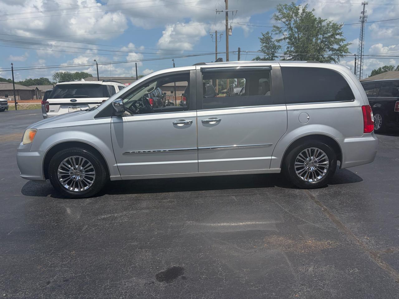 Chrysler Town & Country Limited 2011