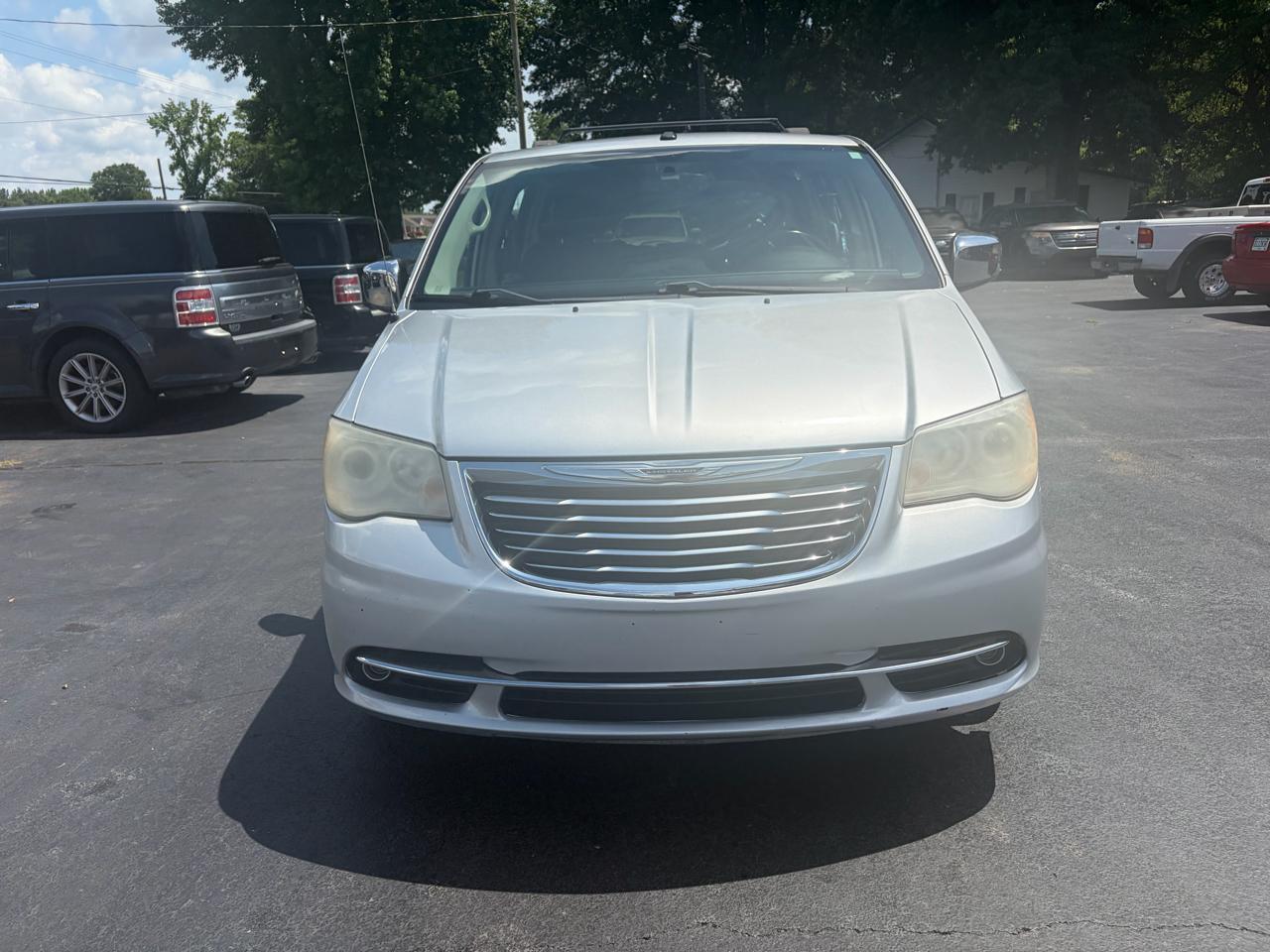 Chrysler Town & Country Limited 2011