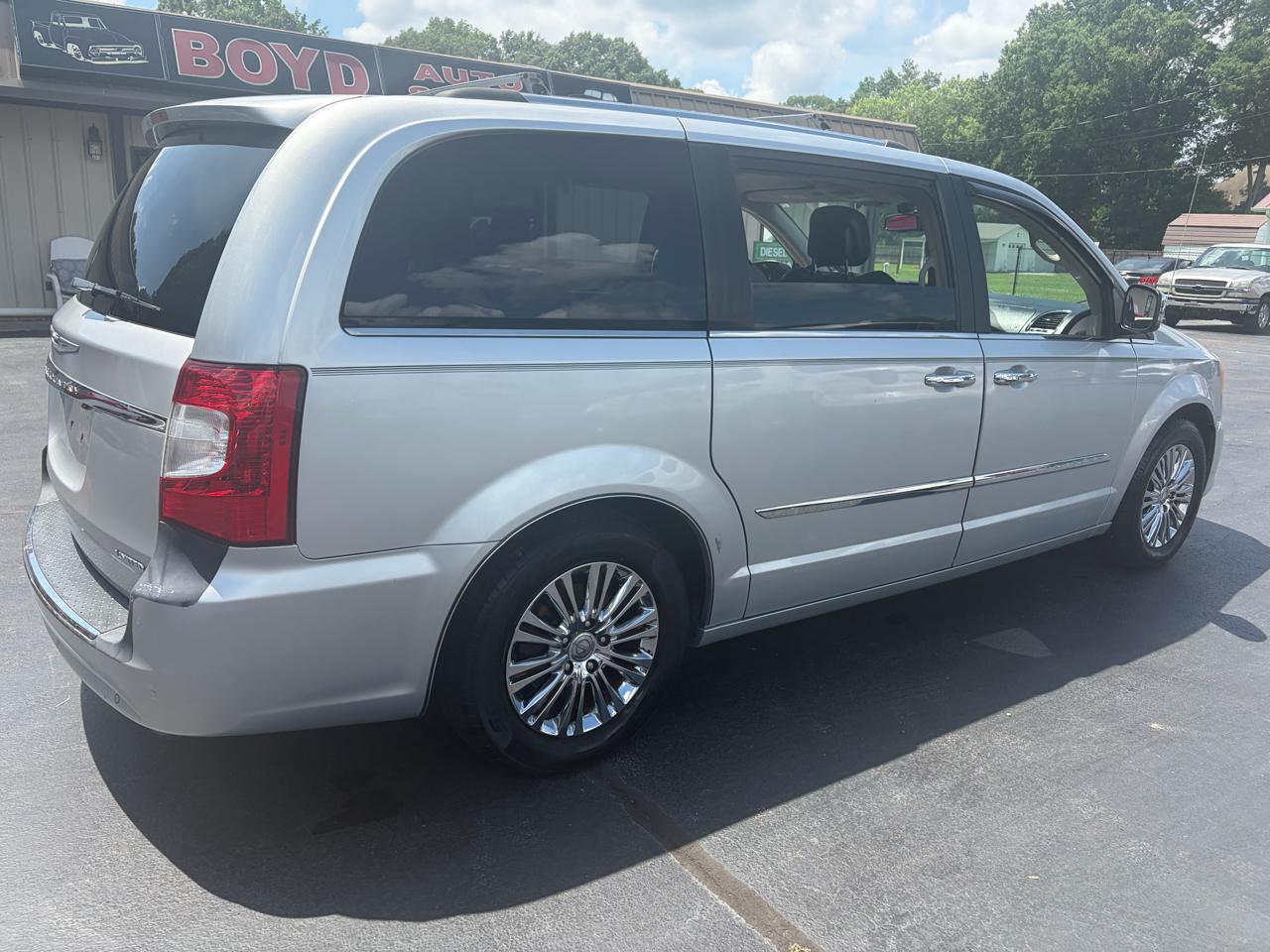 Chrysler Town & Country Limited 2011