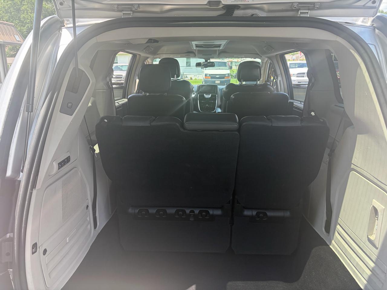 Chrysler Town & Country Limited 2011