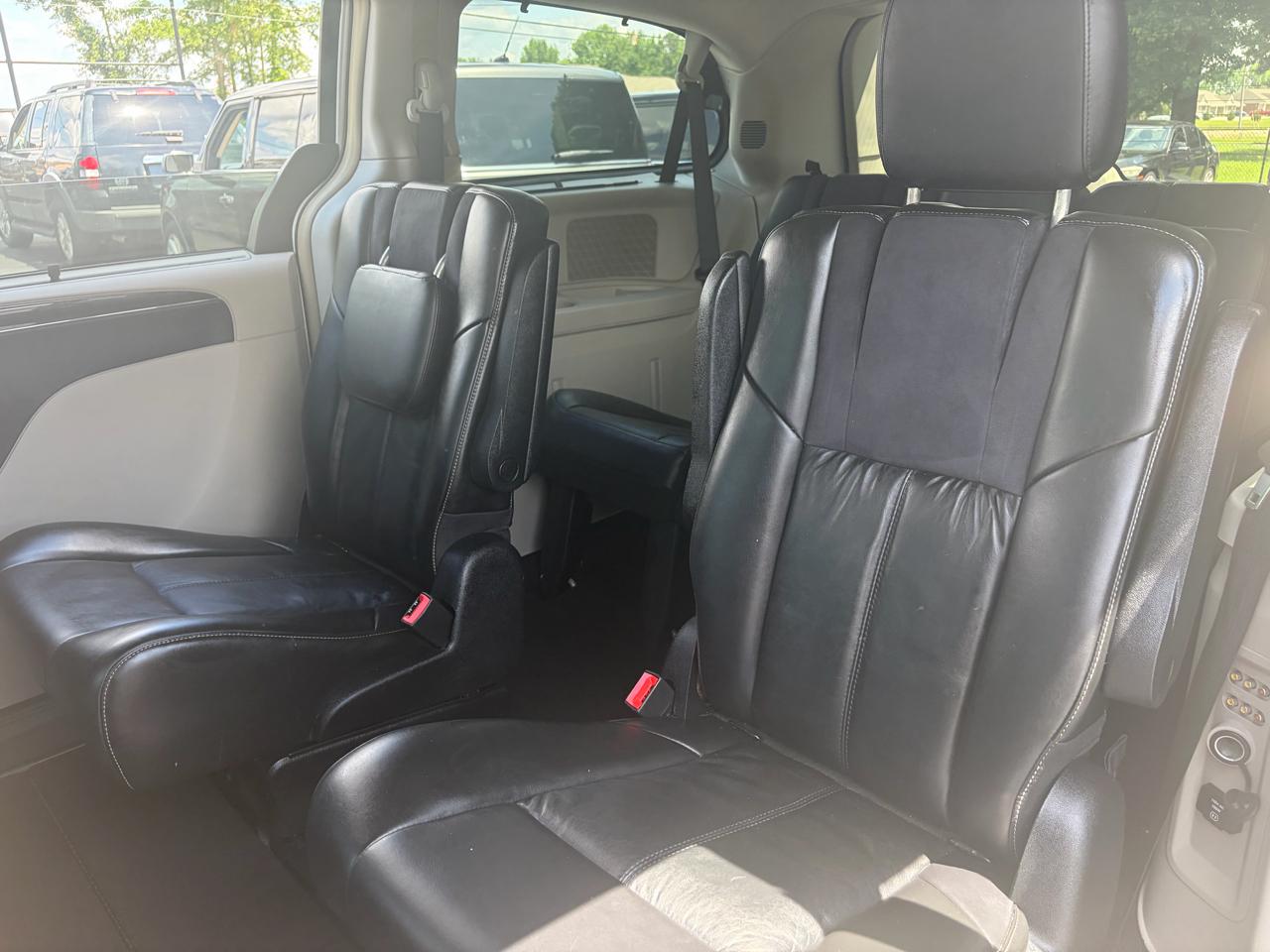 Chrysler Town & Country Limited 2011