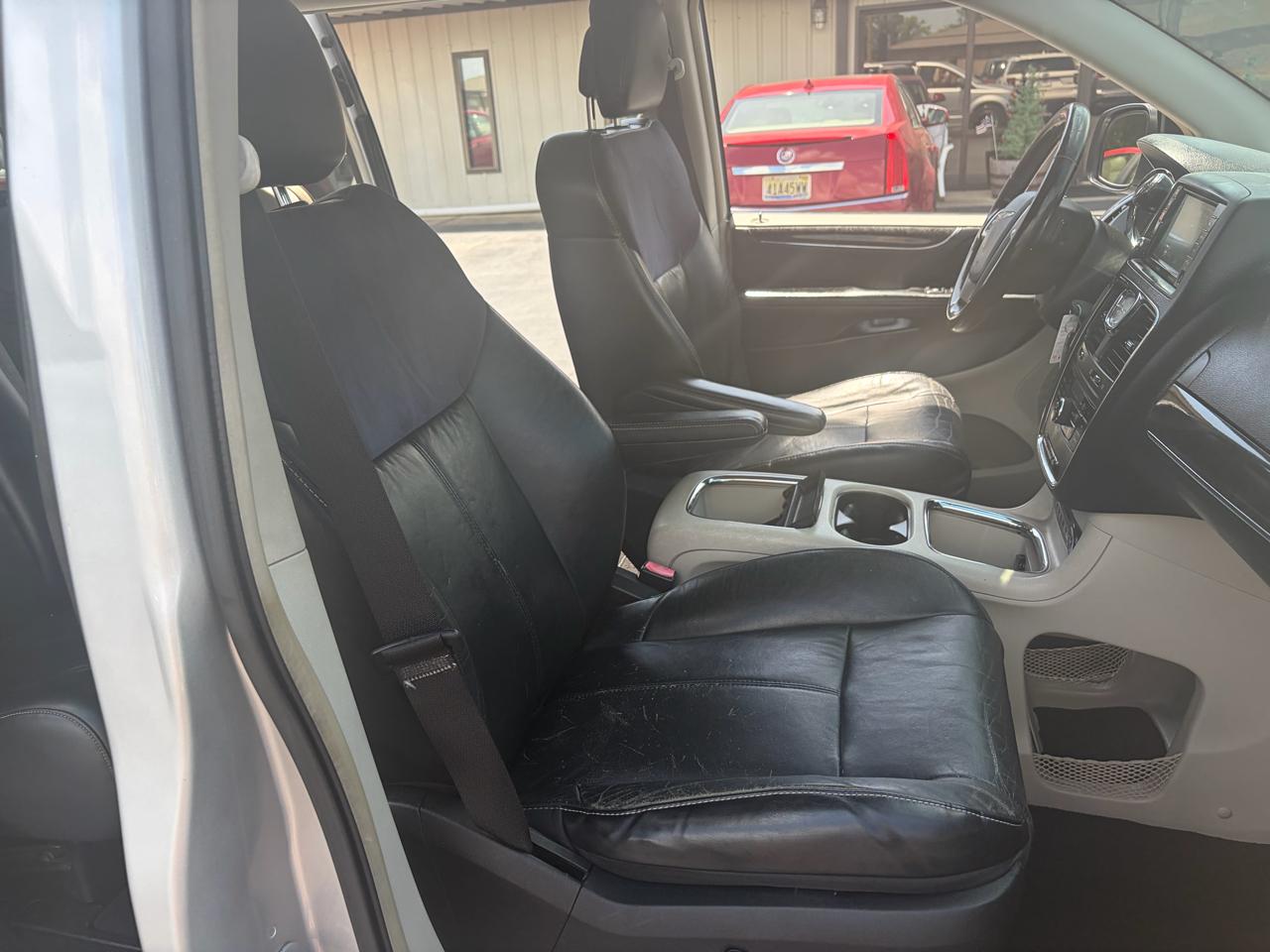 Chrysler Town & Country Limited 2011