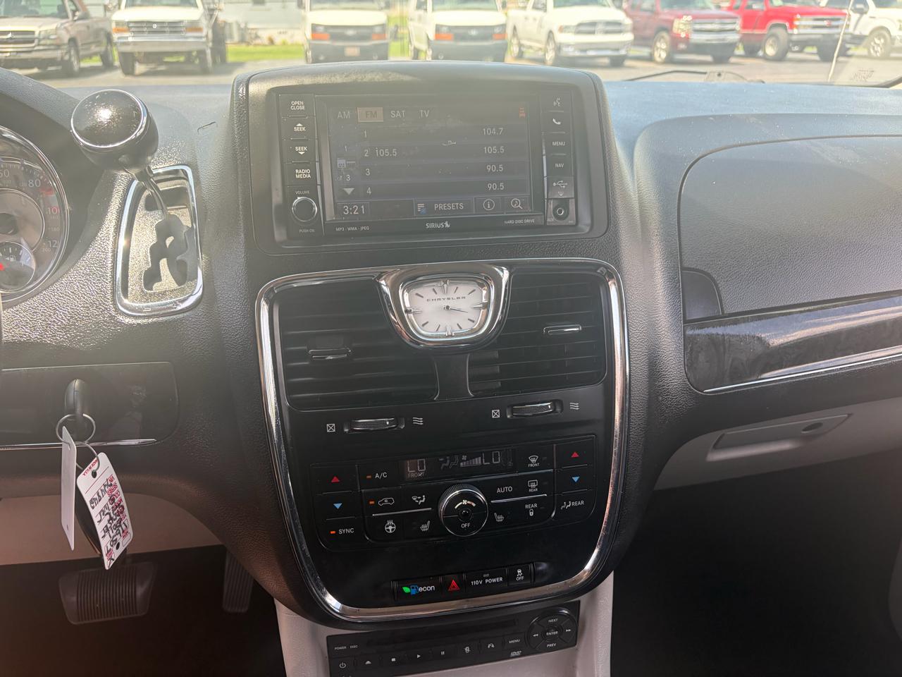 Chrysler Town & Country Limited 2011