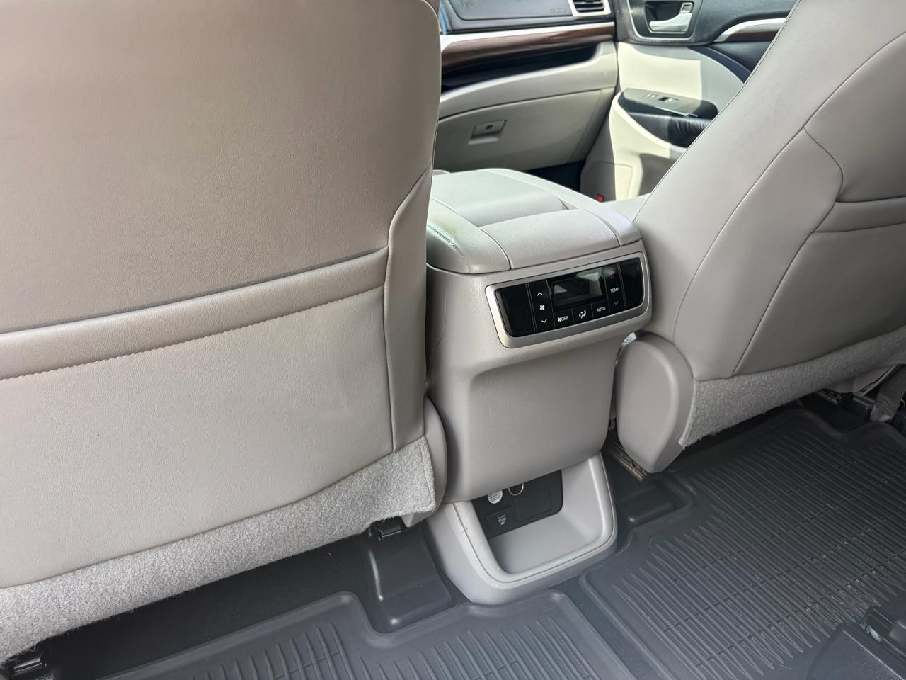 Toyota Highlander Limited FWD V6 2015