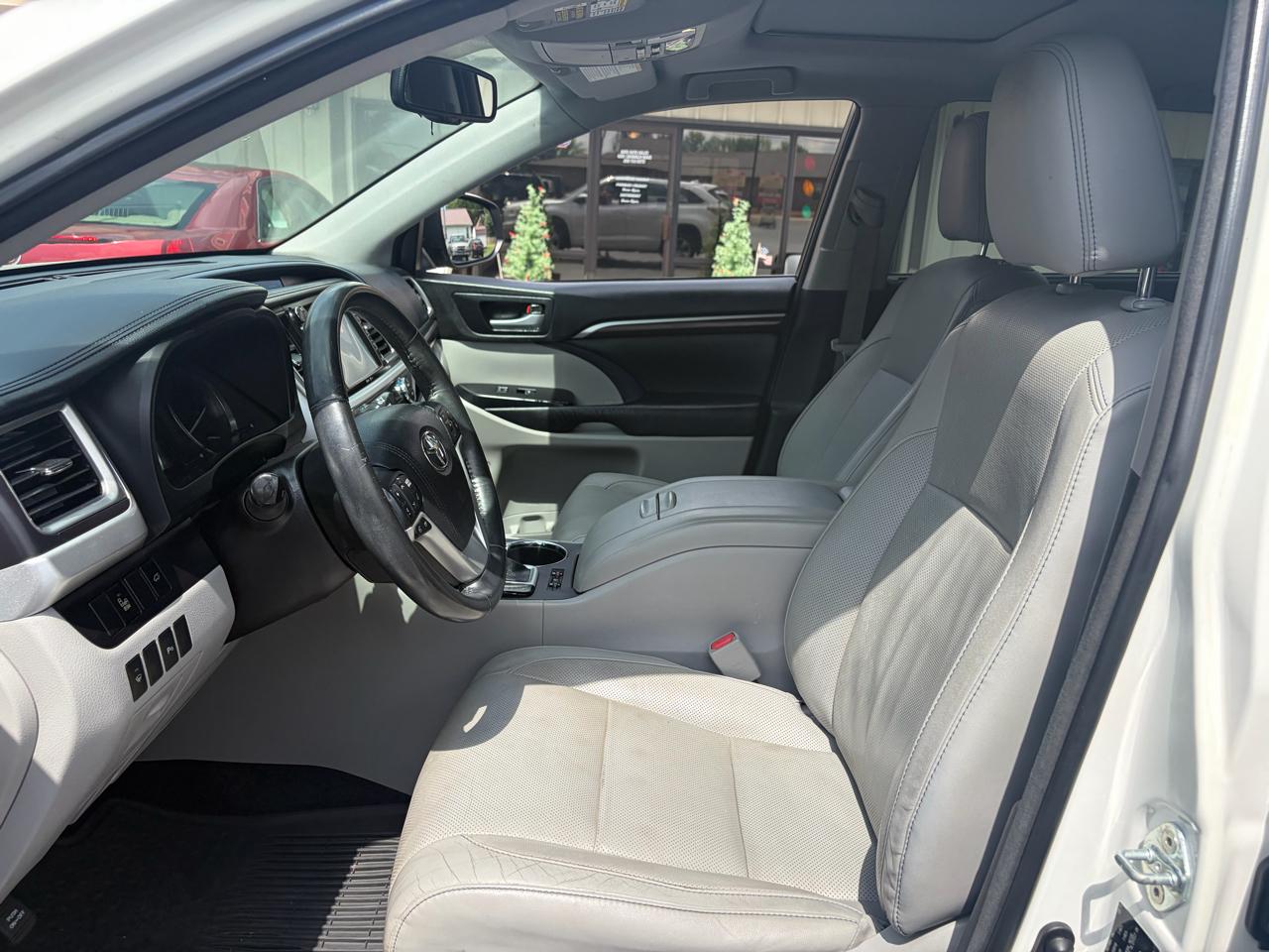 Toyota Highlander Limited FWD V6 2015