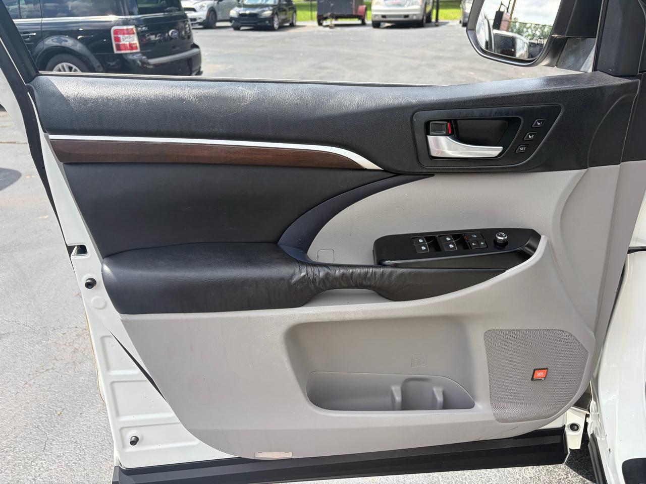 Toyota Highlander Limited FWD V6 2015