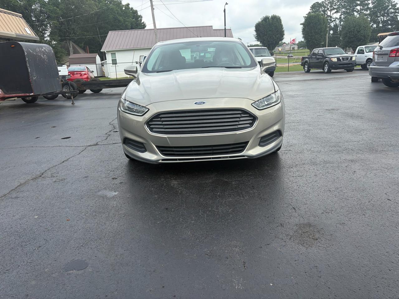 Ford Fusion SE 2015
