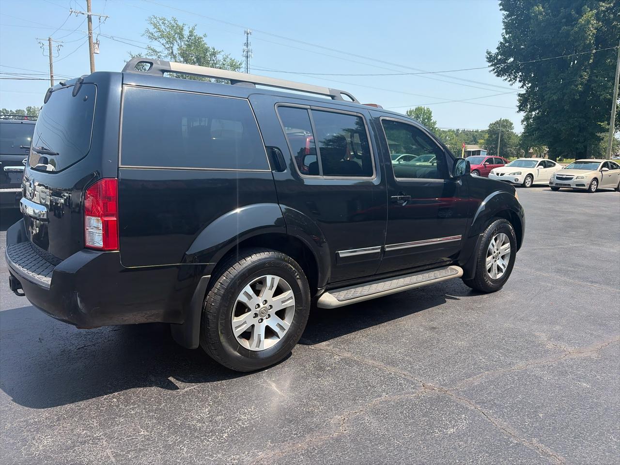 Nissan Pathfinder S 2012