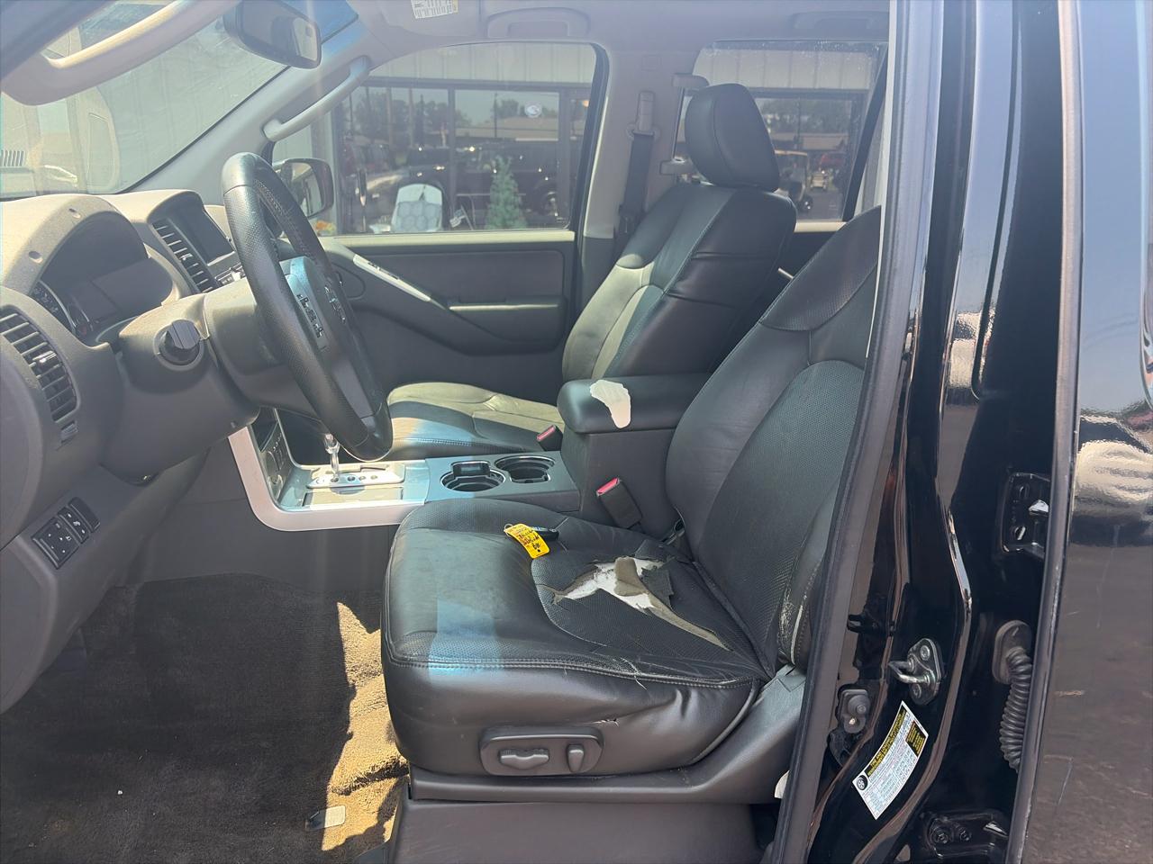 Nissan Pathfinder S 2012