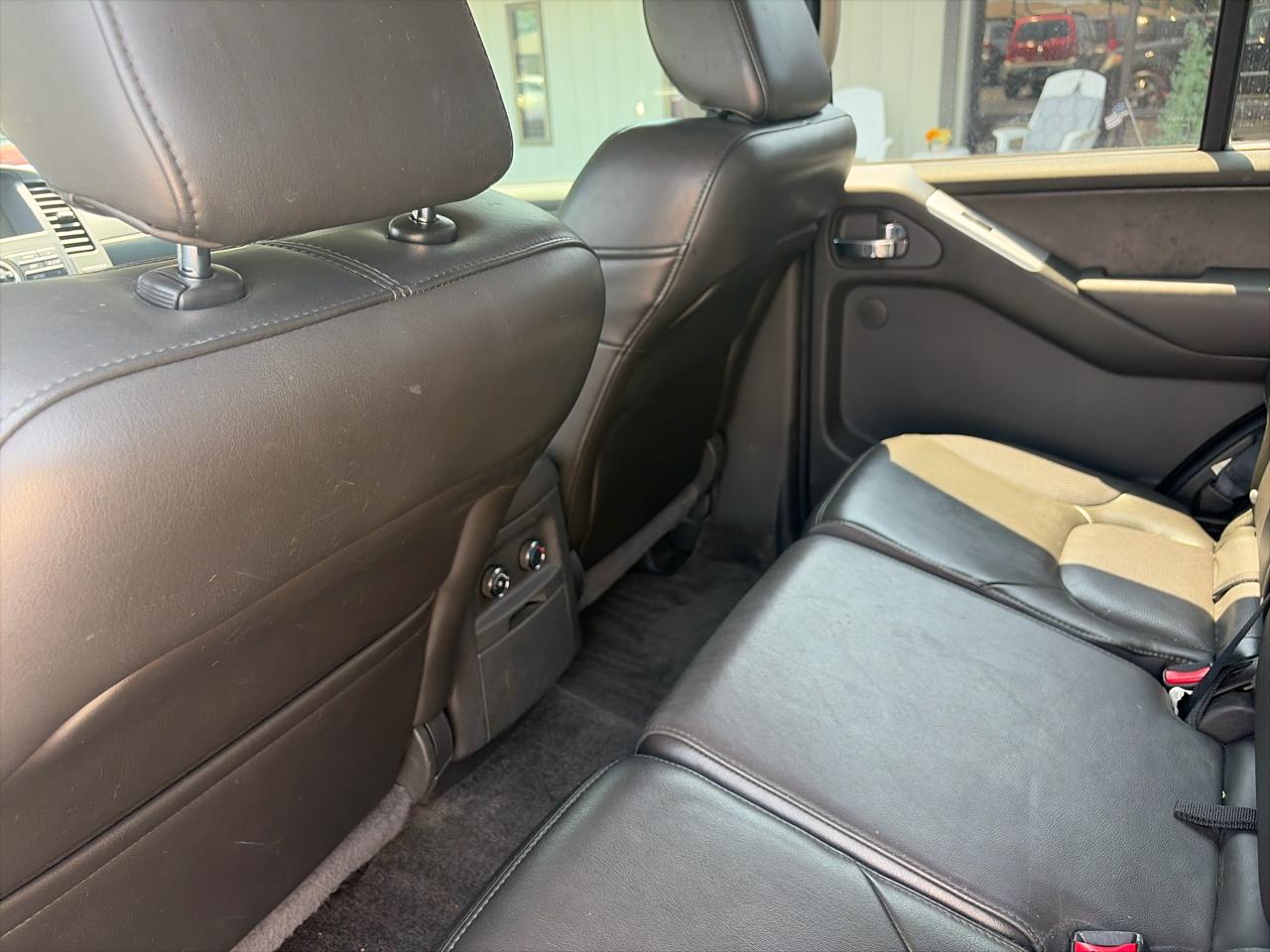 Nissan Pathfinder S 2012